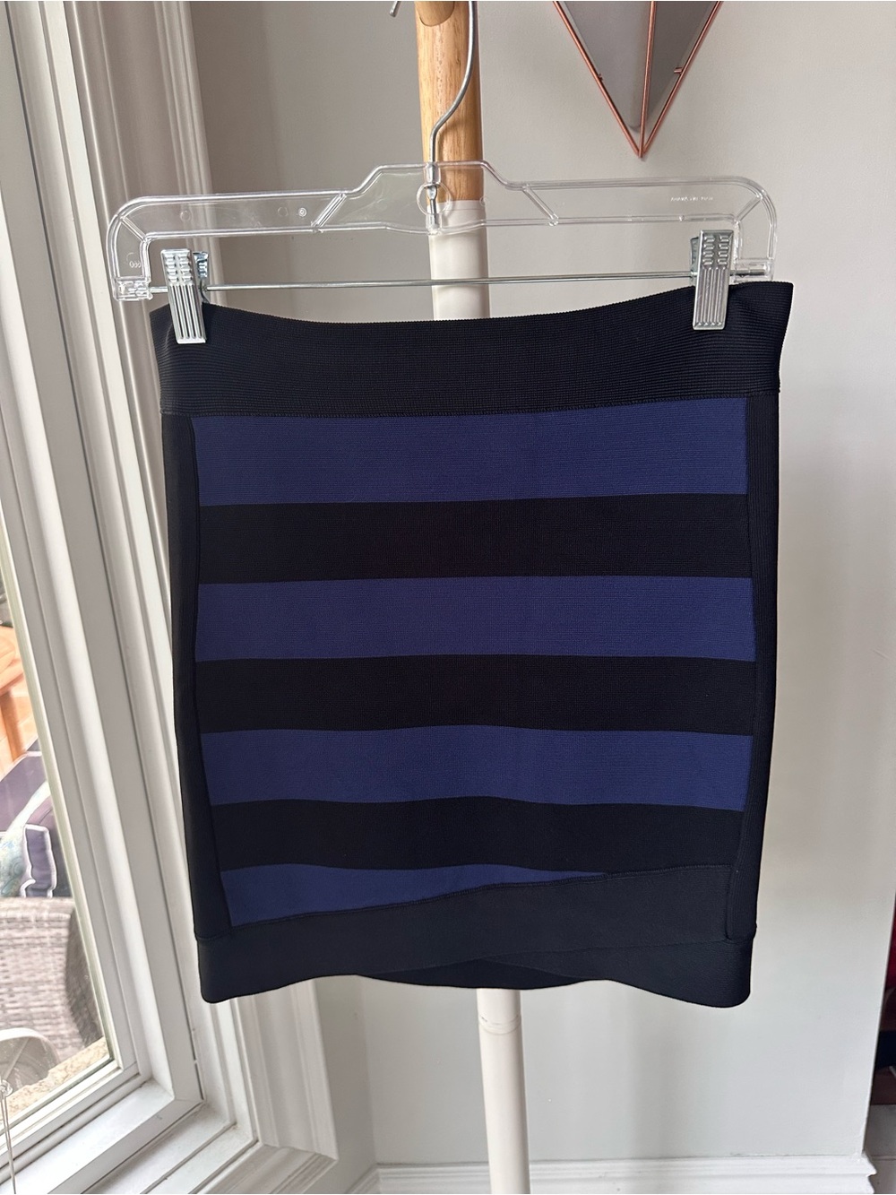 BCBGMAXAZRIA BCBG Vintage Y2K Blue Black Bandage Bodycon Mini Skirt Size Medium